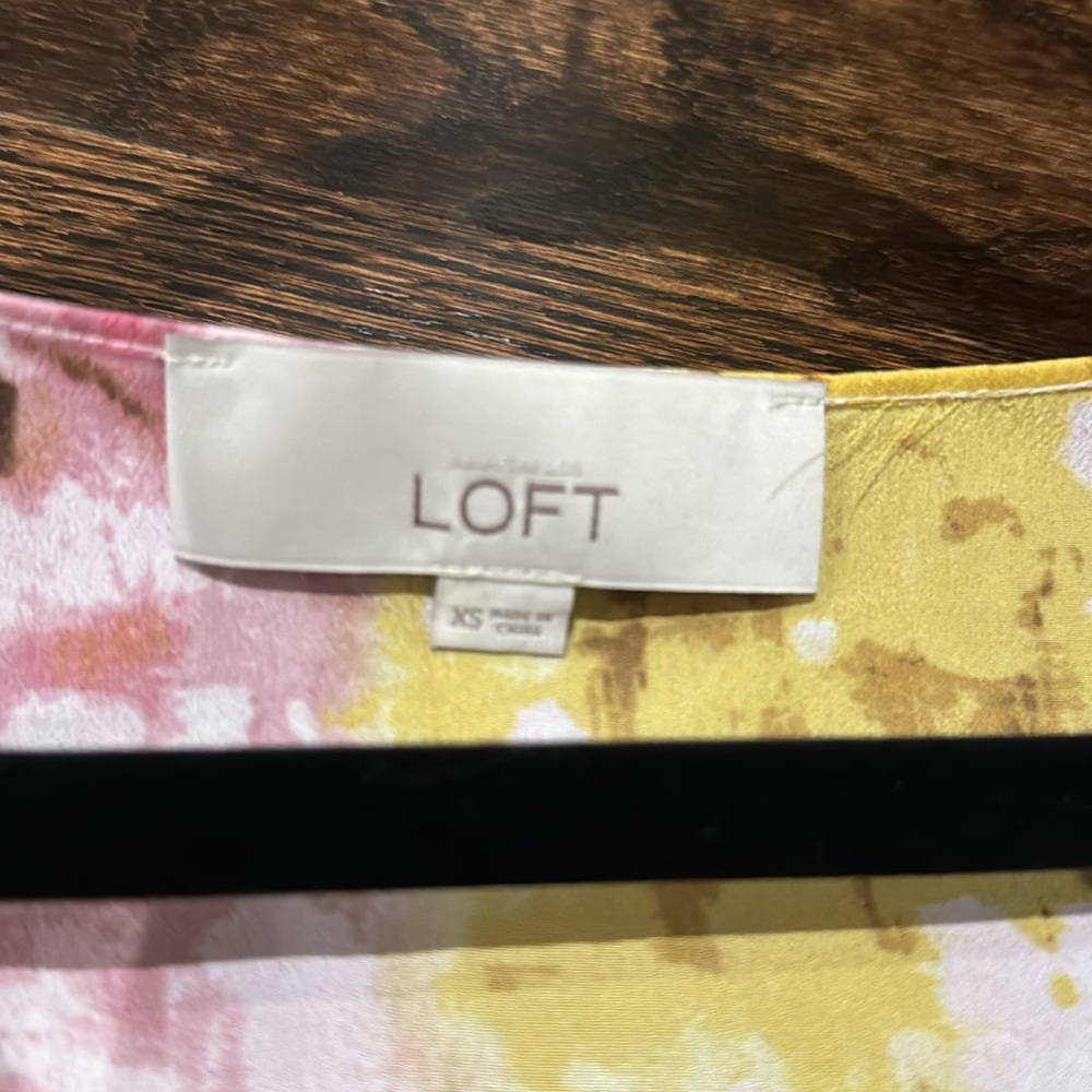LOFT Top Excellent Condition - Picture 4 of 6
